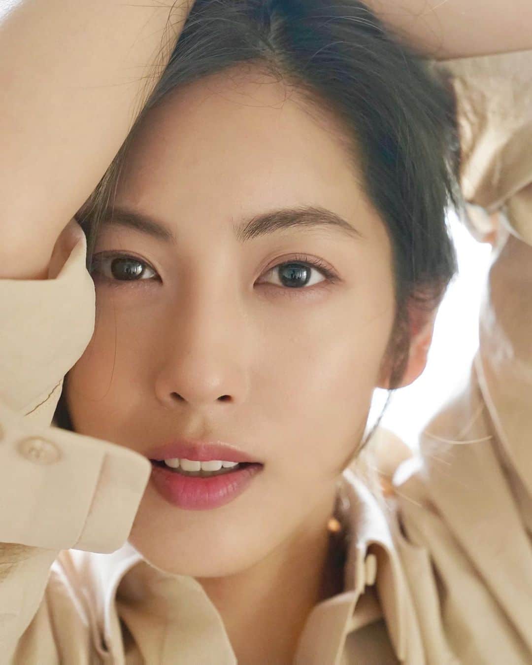パン・ソヨンのインスタグラム：「. 부담스러움 주의😉 작가님이 가까이서 찍는걸 너무 좋아하셔서 🤭 #정면」