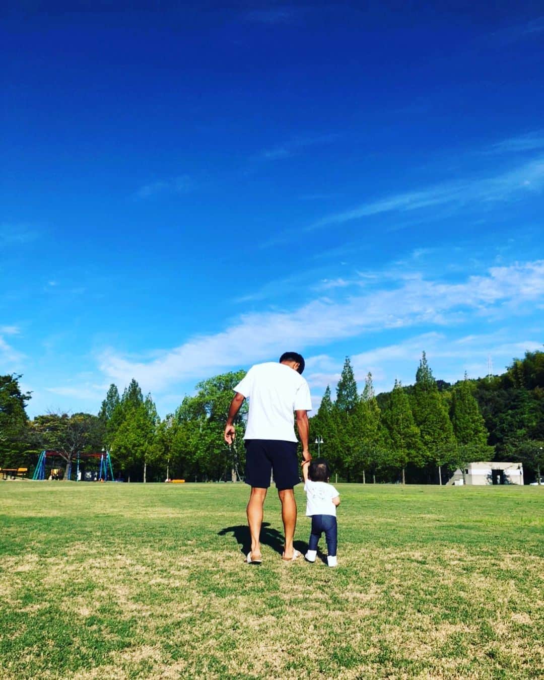 澤上竜二さんのインスタグラム写真 - (澤上竜二Instagram)「ちょっと涼しくなってきたので公園に行ってきました！次はどこにしよかな。  #今治#休日#公園#芝生#砂場」9月15日 19時06分 - sawakami.ryuji