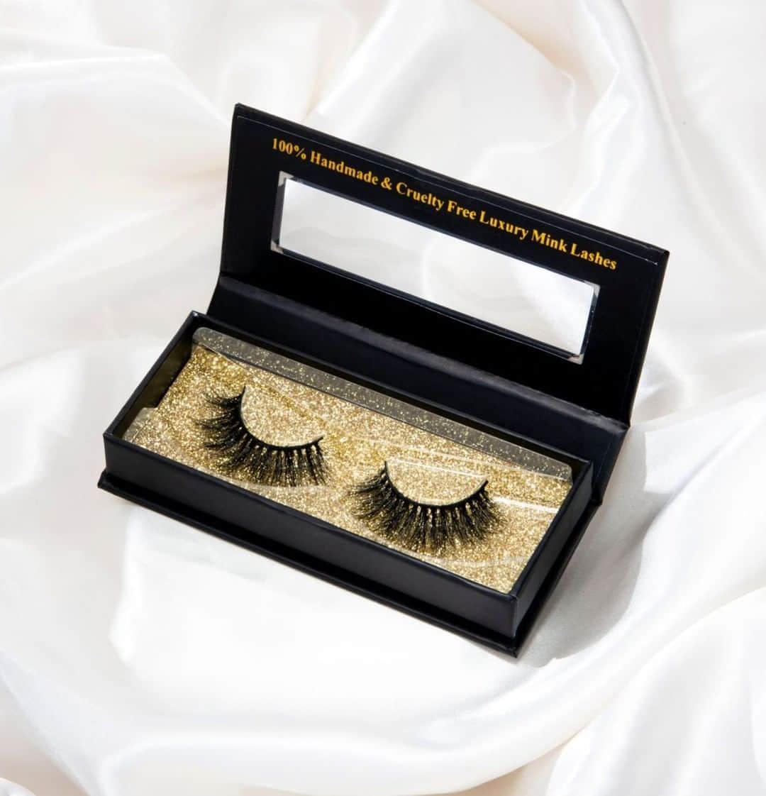Motives Cosmeticsさんのインスタグラム写真 - (Motives CosmeticsInstagram)「✨LAST DAY TO SAVE 50%✨  @linazunigamakeup's most popular lash, ALEXA 💕is the epitome of luxury. It is an extremely wispy, flirty, and voluminous lash. It's the perfect touch to create a glamorous and sexy look while still being comfortable and lightweight. It compliments all eye shapes and sizes beautifully. . . . . . #motivescosmetics #motives #makeup #beauty #makeupartist #mua #girlboss #entrepreneur #beyourownboss #everydaymakeup #naturalmakeup #everydaybeauty #linalashes #lashes #falselashes #lashextentions」9月16日 6時00分 - motivescosmetics