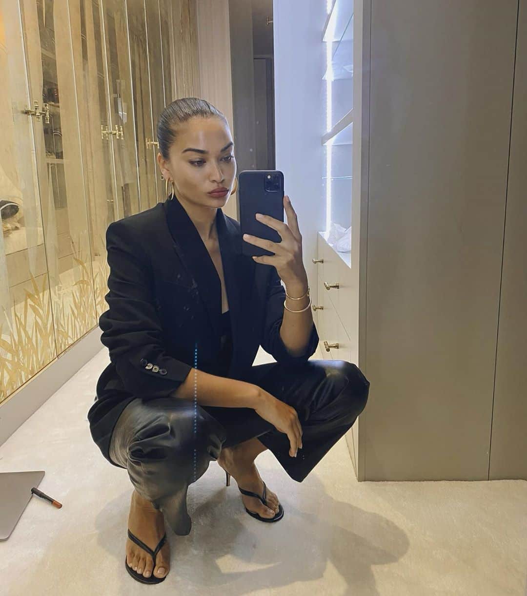 シャニーナ・シャイクのインスタグラム：「I’m a SAVAGE ....sophisticated, street smart , spiritual 🖤💋」