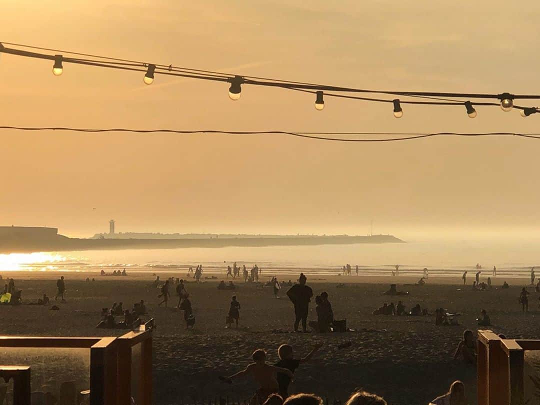 のインスタグラム：「Augustus in september en zondag op dinsdag. 😬 Ik hoop dat de wereld er nog is over een tijdje. Zou tóch fijn zijn.」