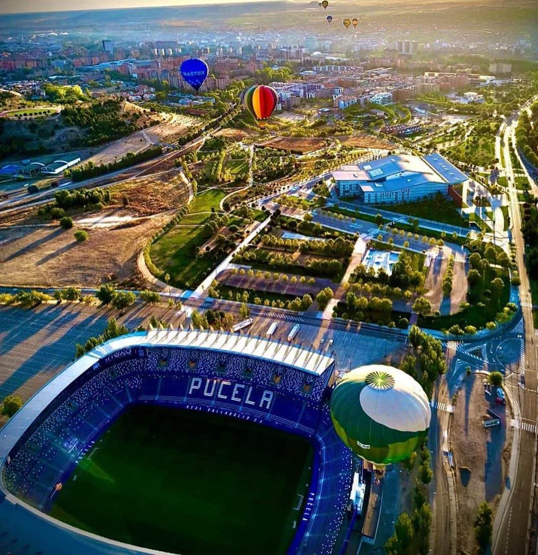 ロナウドさんのインスタグラム写真 - (ロナウドInstagram)「Increíbles imágenes del Open de Aeroestación de Valladolid “Diego Criado”. Que todo el Real Valladolid tenga un año tan especial como estos vuelos #aúpapucela」9月16日 5時07分 - ronaldo