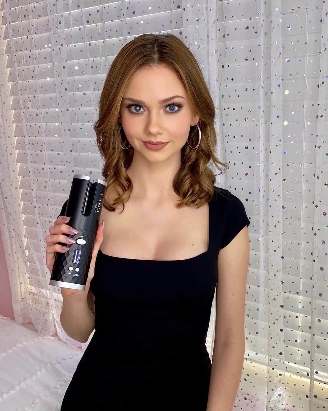 Dana Raeさんのインスタグラム写真 - (Dana RaeInstagram)「⁣Totally obsessed with this amazing hair tool from @wylerahair hair. Undoubtedly the best curler I've ever used 🖤⠀ Discount code: DANARAE for $30 off⠀ •⠀ •⠀ •⠀ #wylerahair #dreamwave #wylerahairrevolution」9月16日 5時10分 - dana.rae.johnson