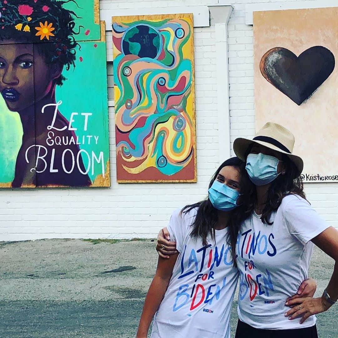コンスタンス・マリーさんのインスタグラム写真 - (コンスタンス・マリーInstagram)「SUPER EXCITED!! Our #LatinosForBiden shirts arrived today!!! ✨ I am going to #VoteLikeAMadre to ensure my daughter and ALL children have a bright future, firmly grounded in science, and to fight climate change for a healthy planet for us all 💪🏽🌎🇺🇸✨ #TakeChargeTuesday #hispanicheritagemonth  #Vote #VoteBiden #LatinasForBiden #VoteBidenHarris #ClimateChangeIsReal #ClimateChange #loveyourmotherearth」9月16日 5時21分 - goconstance