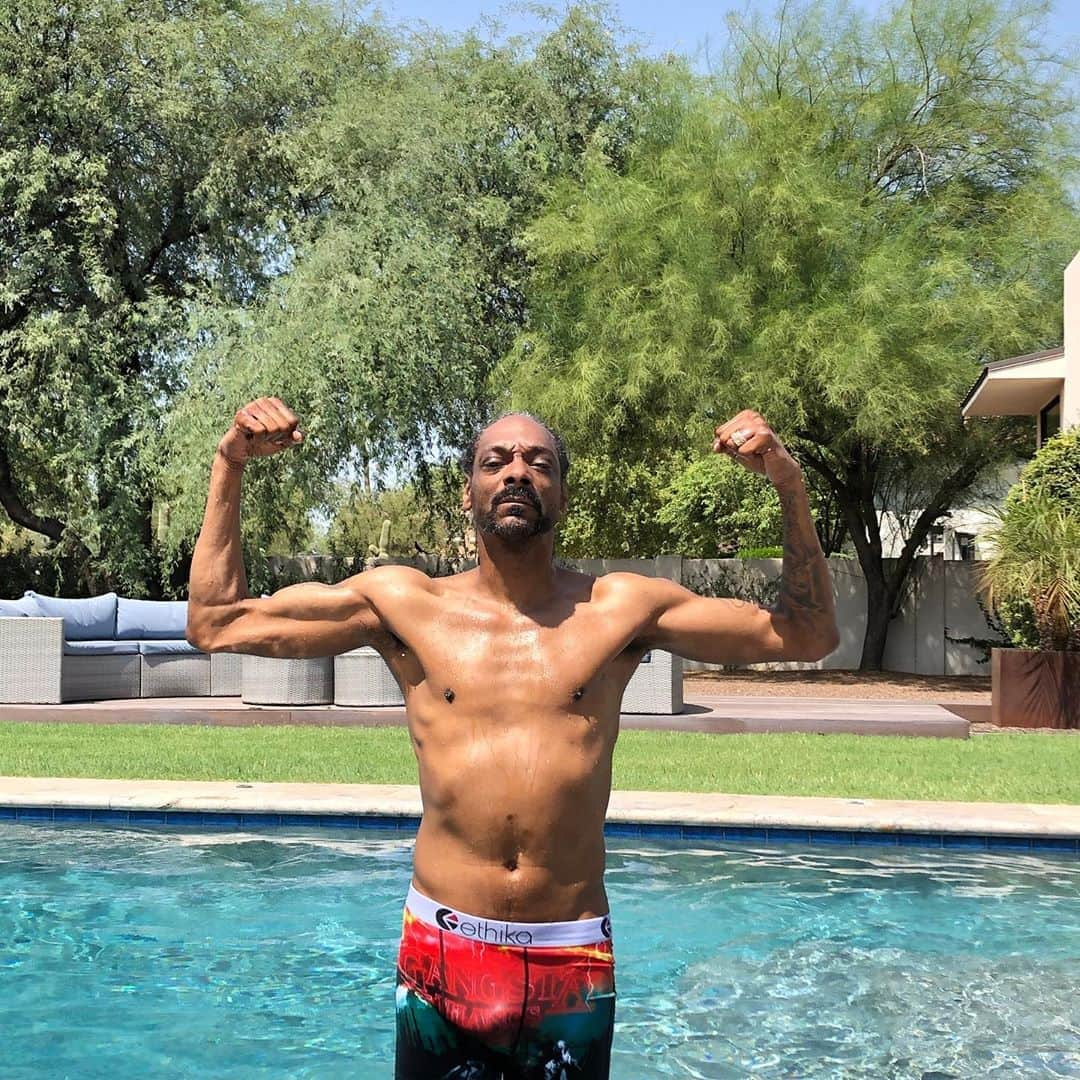 スヌープ・ドッグさんのインスタグラム写真 - (スヌープ・ドッグInstagram)「48 feeling great 👊🏾🙏🏾💥」9月16日 5時30分 - snoopdogg