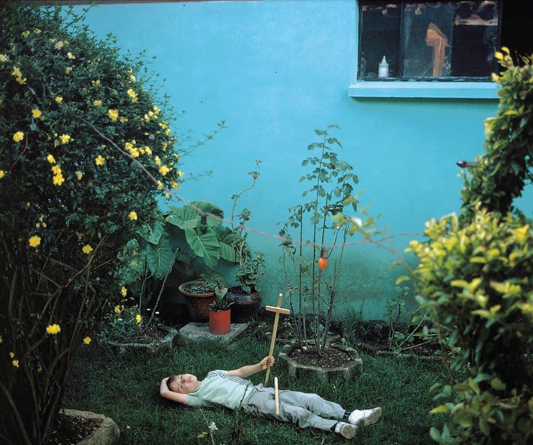 AnOther Magazineさんのインスタグラム写真 - (AnOther MagazineInstagram)「A sleepy portrait taken by @joel_meyeorwitz in San Cristobal de las Casas in Mexico, 1971 🍃⁠⠀ ⁠⠀ Tap the link in our bio to read Meyerowitz’s five tips for taking great street photographs 📲⁠⠀」9月16日 5時55分 - anothermagazine