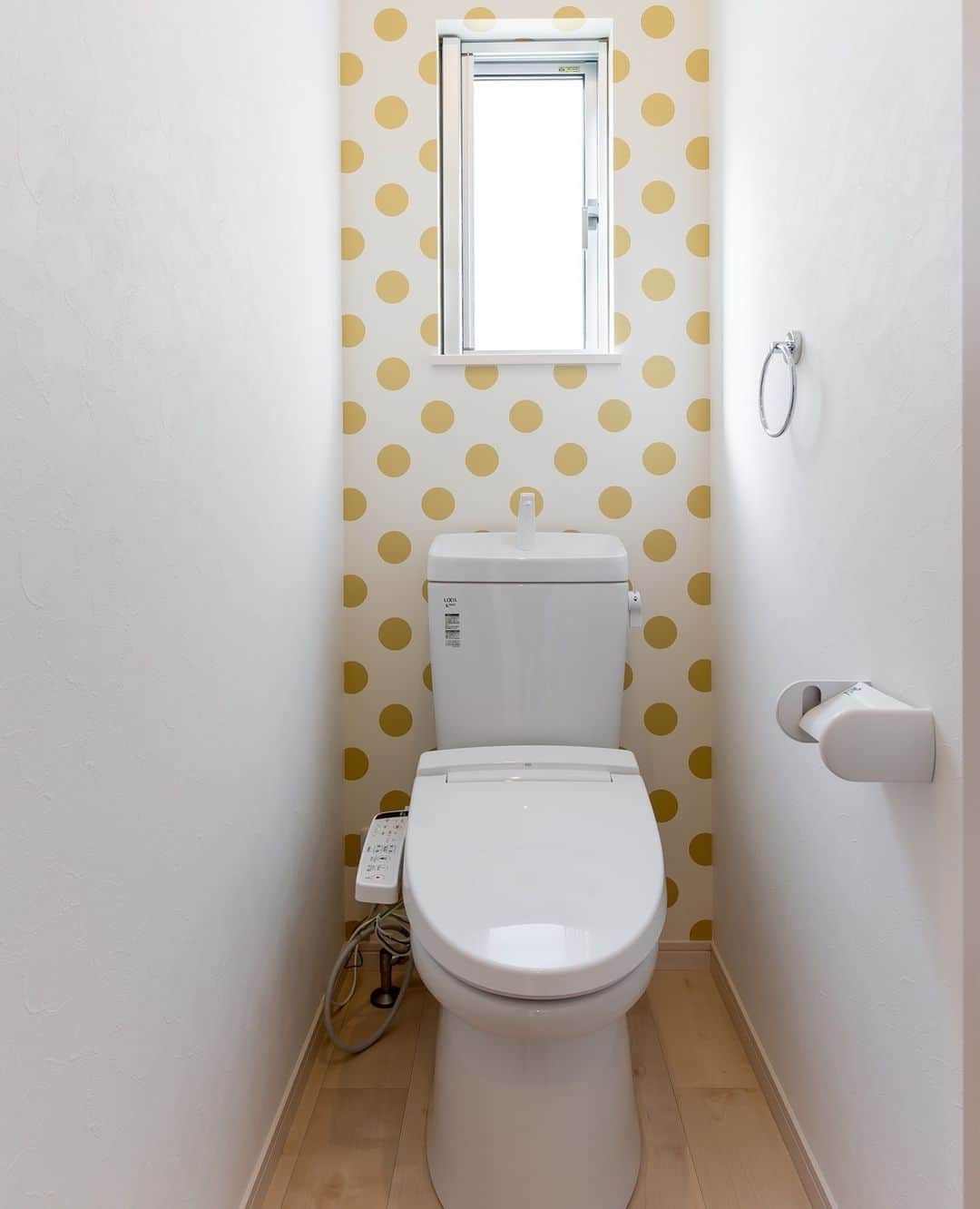 ALLHOUSE R×Lのインスタグラム：「トイレのアクセントクロスはPOPで明るく☼⁠ ．⁠ .⁠ トイレはクロスを貼る面積が狭いので大胆な柄モノも挑戦しやすいです！⁠ .⁠ .⁠ .⁠ .⁠ .⁠ ----------------------------------------------⁠ その他施工事例はコチラ☞@allhouse_pm　⁠ ----------------------------------------------⁠ .⁠ .⁠ .⁠ .⁠ .⁠ .⁠ #エーレガロ #トイレ #オールハウス #オールハウスPM #賃貸 #広島賃貸 #賃貸住宅 #賃貸物件 #住まい #プロパティマネジメント #デザイナーズ賃貸 #賃貸リノベーション #リノベーション #リフォーム #無垢フローリング #アクセントクロス #建築 #工務店 #インテリア #賃貸暮らし #家主 #賃貸経営 #おうち時間 #ステイホーム #renovation #reform #DIY #design」