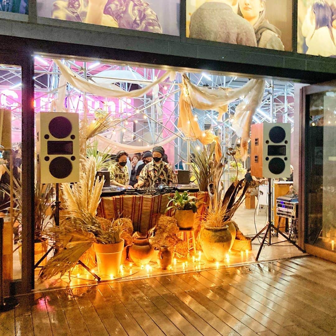DJ Yummyのインスタグラム：「🎑 Autumn has come.」