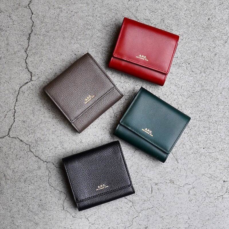 のインスタグラム：「[INS ONLINE STORE]. A.P.C. Compact Loïs Wallet (Black,Gray,Bric Red,Forest Green)   #ins_online #apc #sapporo #hokkaido」