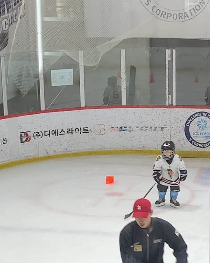 サム・ハミントンのインスタグラム：「Sometimes you have to fall over to get better!  더 잘 되기 위해서 넘어지면 바로 일어나야지」
