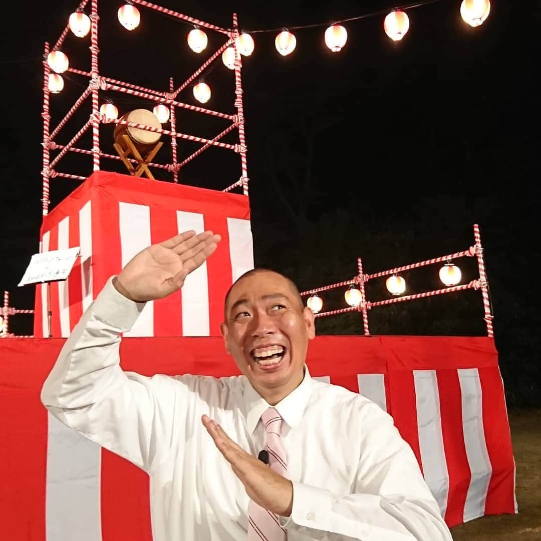 のインスタグラム：「朝日放送『ネタ祭り 2020 秋！！』に出させていただきました(^o^)/ 盆踊りであるある探検隊♪ 露出が多い裸系の芸人さんは蚊にたっぷり血を吸われてました♪  #朝日放送 #ネタ祭り2020秋 #盆踊り #一発屋 #ソーシャルディスタンス #芸人 #レギュラー松本 #あるある探検隊 #レギュラー #漫才 #リズムネタ #あるある」