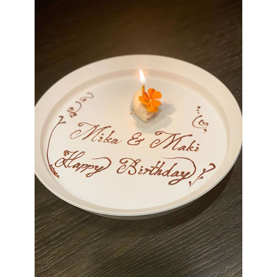 新井麻希のインスタグラム：「* 5月の誕生日😊🎂😊を自作自演スタイルでお祝いしました！ * ナレーターの先輩の小坂由里子さんに連れて行って頂いた次の日に予約を入れました。 * そして絶対この方も喜んでくれると思っていた方と行けました😊✨美味しくて幸せでした。 * そして、、、半年ぶりくらいに会ったので、これでもかというくらい喋り倒しました笑笑！ * #ロー #外苑前ロー #leau #清水シェフ天才👨‍🍳」