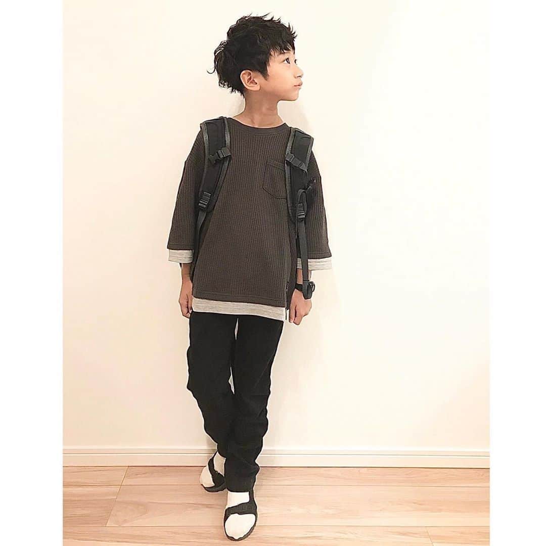 GLAZOSのインスタグラム：「pick up items!!! . . @rikugaku0106 様 . ワッフル ドロップショルダーレイヤード . 7分袖Tシャツ  . @tatsuki0309 様 . 天竺バックスタープリント半袖Tシャツ . @mary_minafy 様 . 天竺ニューヨークシティラグラン5分袖Tシャツ . @kairosu_shock 様 天竺ビッグサークルロゴプリントVネックTシャツ . #repost #ありがとうございます  カッコよく着て頂きありがとうございます😊✨ . . #glazos #kidsfashion #kids #kidsootd  #kids #kidscoordinate #男の子 #子供服  #兄弟コーデ #おそろいコーデ #tシャツ  #wear #小学生男子 #小学生 #ジュニア服 #秋服 #秋服コーデ」