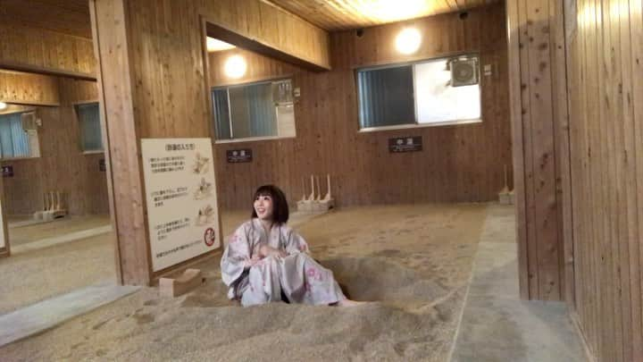 温泉はずきのインスタグラム：「#ひょうたん温泉　砂湯 温泉でミシュラン三ツ星獲得の珍しい施設  こちらのホームページもよろしくお願いします！ http://onsen-hazuki.jp/onsen-report/  YouTubeもやってます。 湯めぐり女子ちゃんねる　で検索！  #onsenhotpools #asmr #thermalbad  #混浴 #温泉 #入浴 #裸  #お風呂 #onsen #温泉アイドル #温泉タレント #温泉女子  #溫泉 #hotsprings #온천 #混浴温泉 #bath #bathroom  #温泉はずき #portrait #bad #spa #japanesegirls #温泉旅館 #あるある #bathtime #bath  #温泉モデル  #風呂」