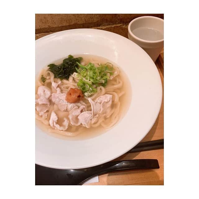 金澤朋子さんのインスタグラム写真 - (金澤朋子Instagram)「. . 先日食べた梅豚うどん🐷🥢 梅好きには堪らないメニュー！ . 美味しいものの写真って共有したくなるよね〜 . #juicejuice #金澤朋子  #梅好き #うどん #かかや #美味しかった  . おすすめの梅料理があるお店、もしよかったら教えてくださいな✨」9月15日 21時20分 - tomoko_kanazawa.official