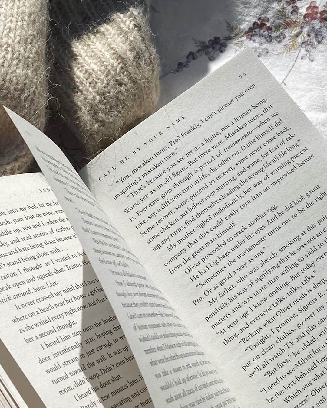 Carin Olssonさんのインスタグラム写真 - (Carin OlssonInstagram)「It’s been a long time since a book touched me as much as this one did. Maybe it’s because of the timing, maybe it’s because it’s just so beautifully written, maybe it’s all the words of wisdom I’ll try to remember even after I’ve finished it... 💫 It made me think about our choices in life, the paths we choose and how important it is to follow our hearts - even though they might break at times 🤍」9月15日 21時15分 - parisinfourmonths