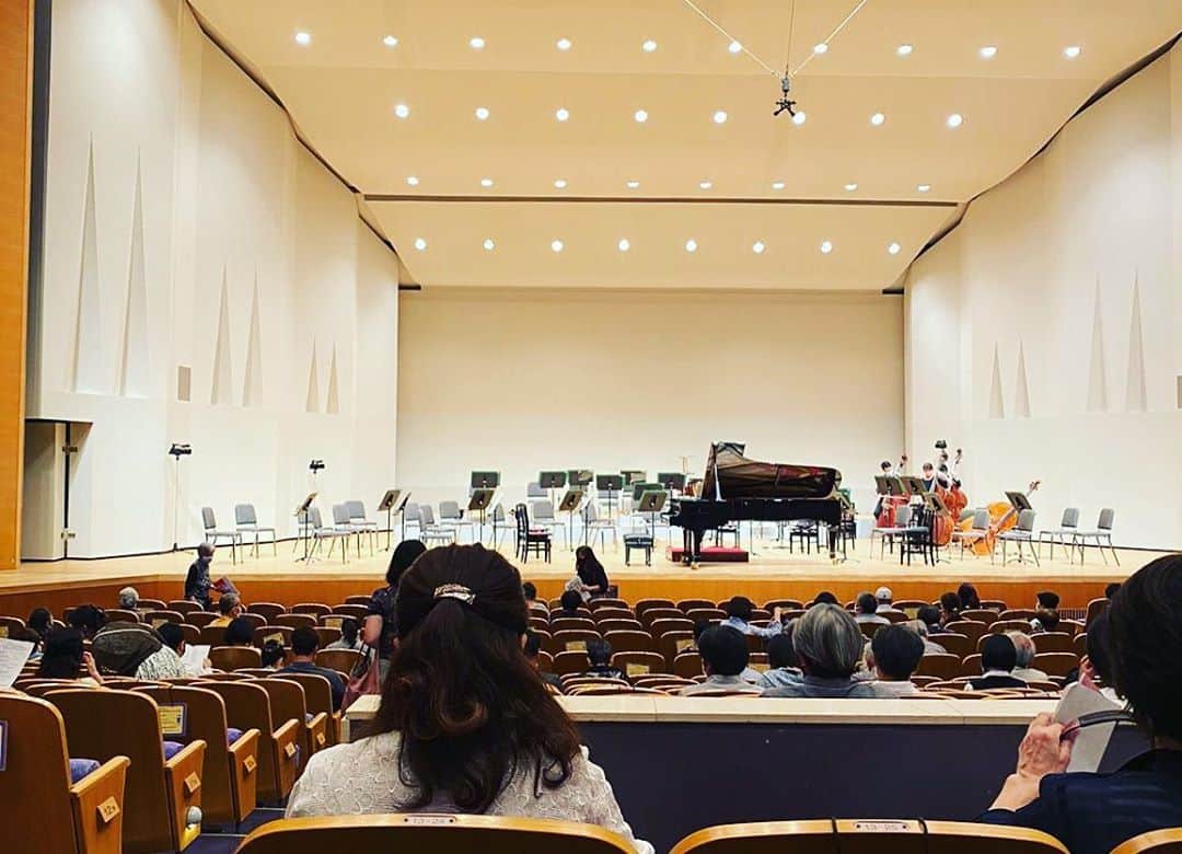 金子三勇士さんのインスタグラム写真 - (金子三勇士Instagram)「Thank you, Sagamihara! #KenichiroKobayashi #Maestro #MiyujiKaneko #piano #japanphilharmonicorchestra  #Sagamihara #Japan #concert #pianoconcerto #socialdistancing  #Mozart #小林研一郎 #マエストロ #金子三勇士 #ピアノ #日本フィルハーモニー交響楽団  #相模原 #コンサート #ソーシャルディスタンス #モーツァルト #ピアノ協奏曲 #SteinwayArtist」9月15日 21時15分 - miyujikaneko_official