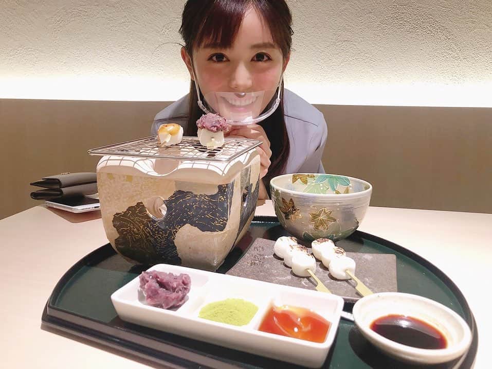 辻満里奈さんのインスタグラム写真 - (辻満里奈Instagram)「今日は、博多リバレインモール地下二階にオープンしたばかりの話題のお店を２つご紹介しました✨  ①甘味処たきむら 有機栽培が難しい、稀少なオーガニック宇治茶を贅沢に使った、体に優しいスイーツがいただける和カフェ🍵テーブルで焼いて、そのまま食べられるお団子もオススメですよ🍡✨  ②LEGNATEC HAKATA 佐賀・諸富町の人気家具メーカーが博多に上陸しました🛋🌳温かみのある無垢家具や、海外デザイナーの手がける和モダンな家具がとっても素敵なんです✨  ぜひ足を運んでみてくださいね😊  #博多リバレイン #博多リバレインモール #甘味処 #甘味処たきむら #かき氷 #オーガニック #オーガニック宇治茶 #からだにやさしいおやつ #お団子 #和カフェ #諸富家具 #legnatec #legnatechakata #ariake #レグナテック #レグナテックハカタ #無垢家具 #インテリア #一枚板 #福岡 #博多 #rkb毎日放送 #今日感テレビ #アナウンサー #辻満里奈」9月15日 21時15分 - marina__tsuji