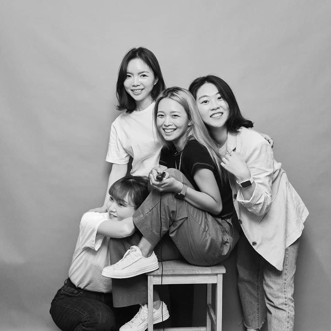キム・ダヘのインスタグラム：「우리의 20대 마지막 여름 그리고 가을 🍂 #우수혜영」