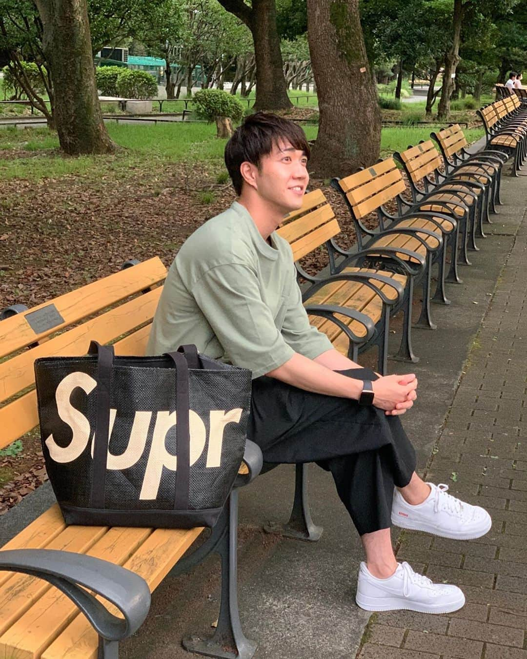 中澤卓也さんのインスタグラム写真 - (中澤卓也Instagram)「今日はとある撮影。気持ちのいい公園で、いい感じに撮影と取材。お世話になった皆さん、ありがとうございました！大学サボってる学生じゃないよ、そこにベンチがあったから。笑 #撮影 #取材 #お楽しみに #感謝 #サボってない #日本クラウン #北のたずね人 #中澤卓也」9月15日 21時21分 - takuya_nakazawa.118