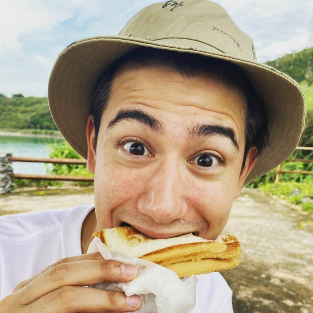 国山ハセンさんのインスタグラム写真 - (国山ハセンInstagram)「ホットサンドは必ずしもおかず系ではなく、スイーツ系も美味いということを再認識した。 因みにこれはチョコバナナです。  #国山ハセン #グッとラック」9月15日 21時24分 - hasen_kuniyama