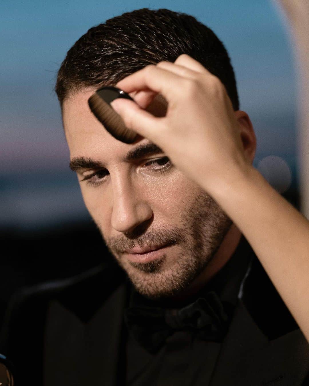 Armani Beautyさんのインスタグラム写真 - (Armani BeautyInstagram)「Behind the scenes at the Venice Film Festival with @gregwilliamsphotography.  Pictured a few days ago at the 77th Venice International Film Festival. Actor @miguelangelsilvestre getting ready to walk the red carpet with NEO NUDE FUSION POWDER.  #Armanibeauty #ArmanibeautyStars #BiennaleCinema2020 #Venezia77 #makeup」9月15日 21時24分 - armanibeauty