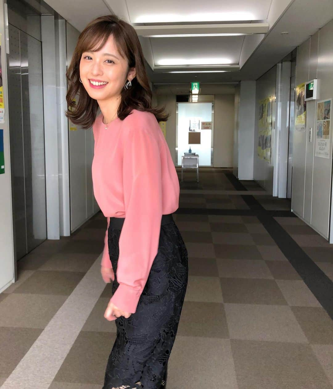 久慈暁子さんのインスタグラム写真 - (久慈暁子Instagram)「* ぴんく×くろ🌸🐼🖤 昔から好きな色の組み合わせ。 * #衣装 #靴は薄いピンク #謎の躍動感」9月15日 21時38分 - kuji_akiko