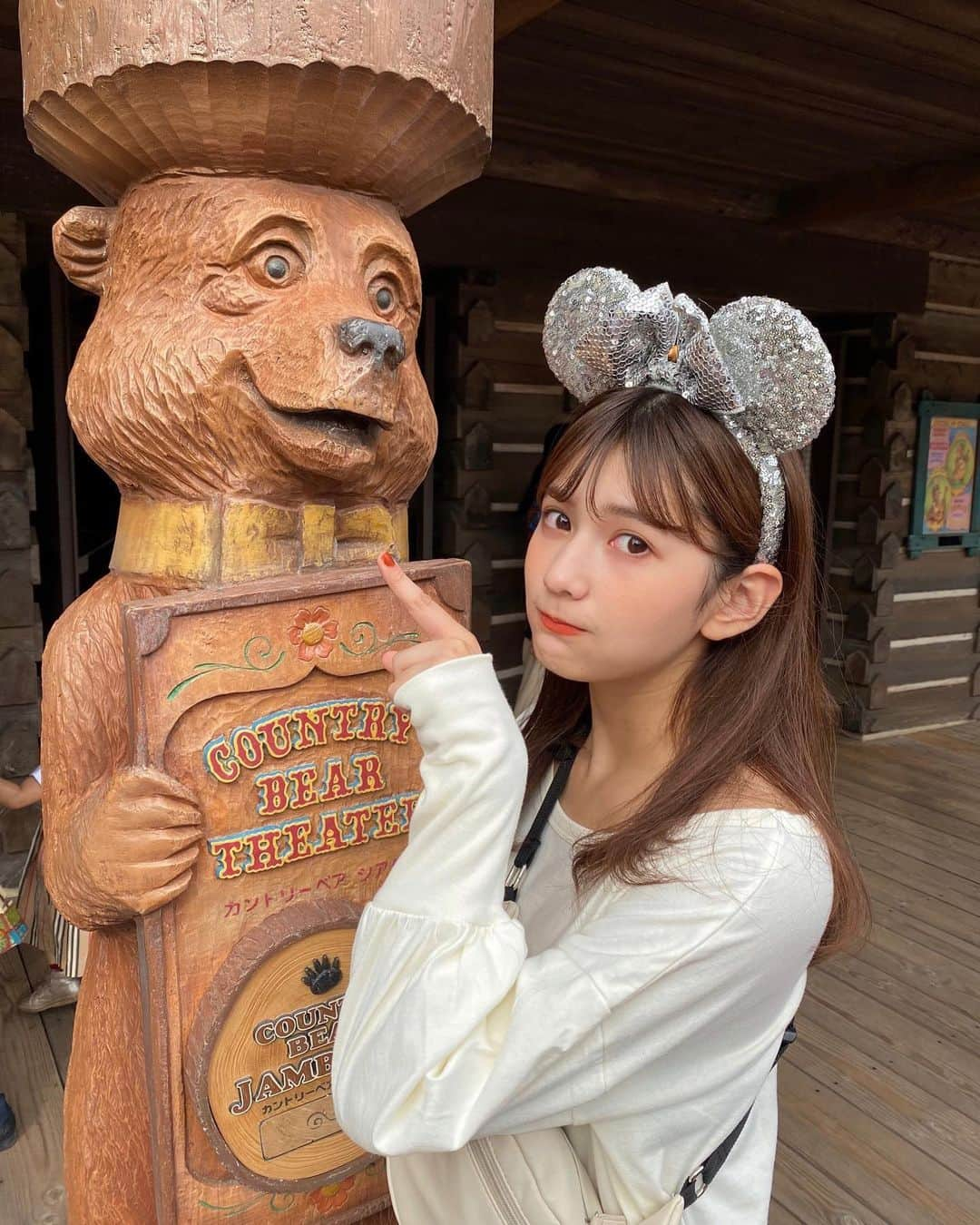 新井遥のインスタグラム：「＾ 幸せ時間でした😷❤️ なに指差してるんだろう？笑」