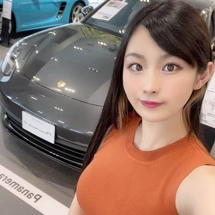 常深史織のインスタグラム：「パナメーラに一目惚れしちゃった🚘🥰 20代の間には乗りたい車の一つ❣️  最近、MercedesBenzとPorscheのディーラーへ見に行ったんだけど どれもいいなぁ〜🥰  1年後私の愛車になる子はどの子かな❣️  ワクワクが止まりませぬっ‼️  ーーー－－－－－－－－－－－－－－－－－  いつもお世話になっている銀座カラー❤  顔もVIOも含めた全身脱毛が月額3000円なんですっ！ ツルスベ肌で色んなところへ出かけたい❤️  https://goo.gl/pK2W35  無料カウンセリングのご予約は『@ginzacalla_official』の 公式アカウントURLからキャンペーンcheck！  #銀座カラー  #脱毛  #全身脱毛  #顔脱毛 #callaPR  #ポルシェ #Porsche #porschepanamera  #パナメーラ #panamera  #モータースポーツ #車好き女子 #起業家 #女性起業家 #女社長 #社長 #ベンツ #メルセデスAMG #メルセデスベンツAMGパッケージ #メルセデスベンツ #Mercedesbenz #benz #cla180 #MercedesBenzcla180」