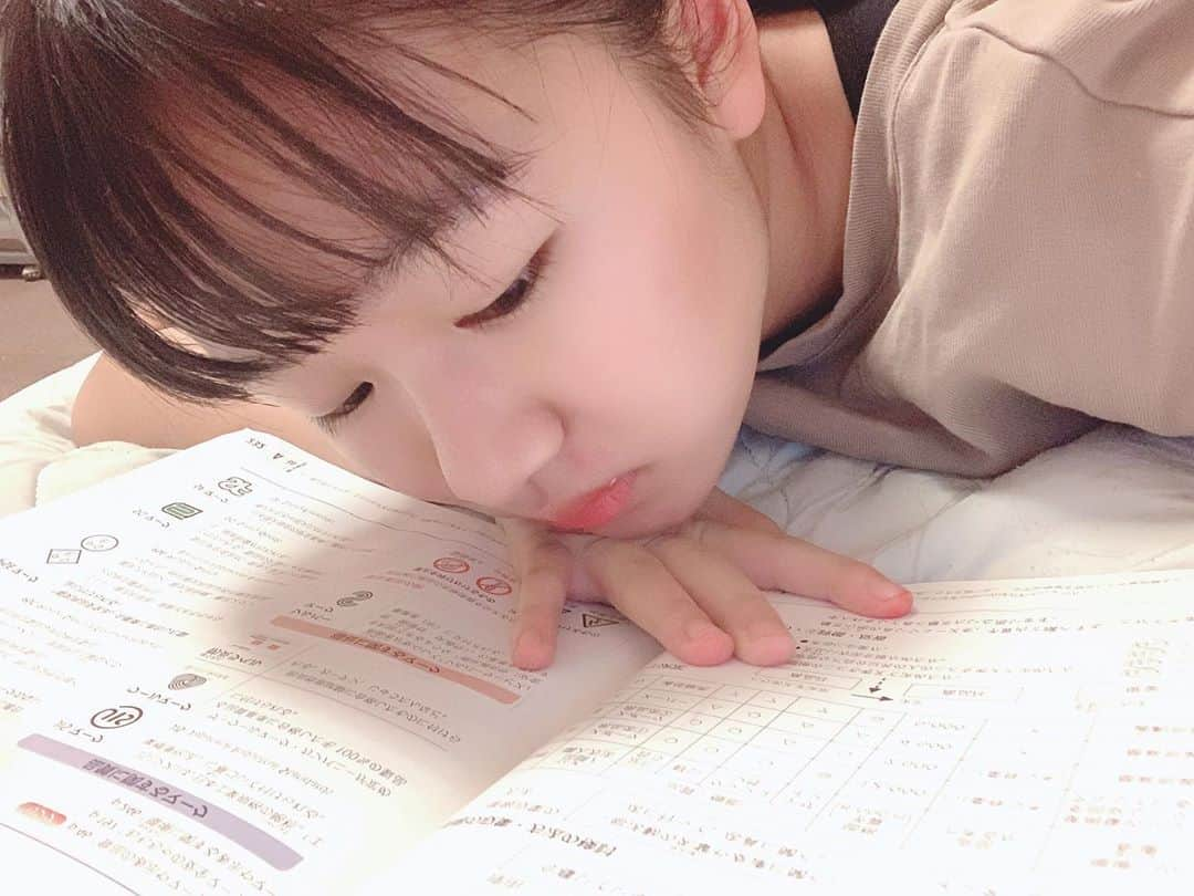 みのり（民謡ガールズ）さんのインスタグラム写真 - (みのり（民謡ガールズ）Instagram)「#お勉強 ✍🏽️📚  #WAWAWA #みのり #勉強 #家庭科 #テスト #テスト勉強 #テスト期間 #공부 #테스트 #가정 #study ##instagood #instalike #follow」9月15日 21時44分 - wawawa_minori