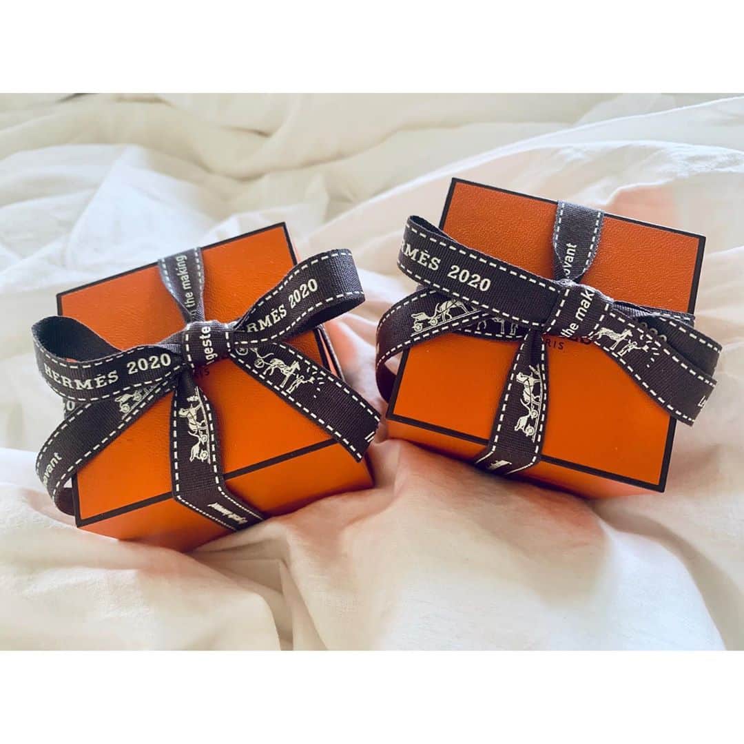 のインスタグラム：「💍 自分から 自分への 40歳のプレゼント🎁 #第一弾 #明日つけよ♡ #シジュウ🌈」