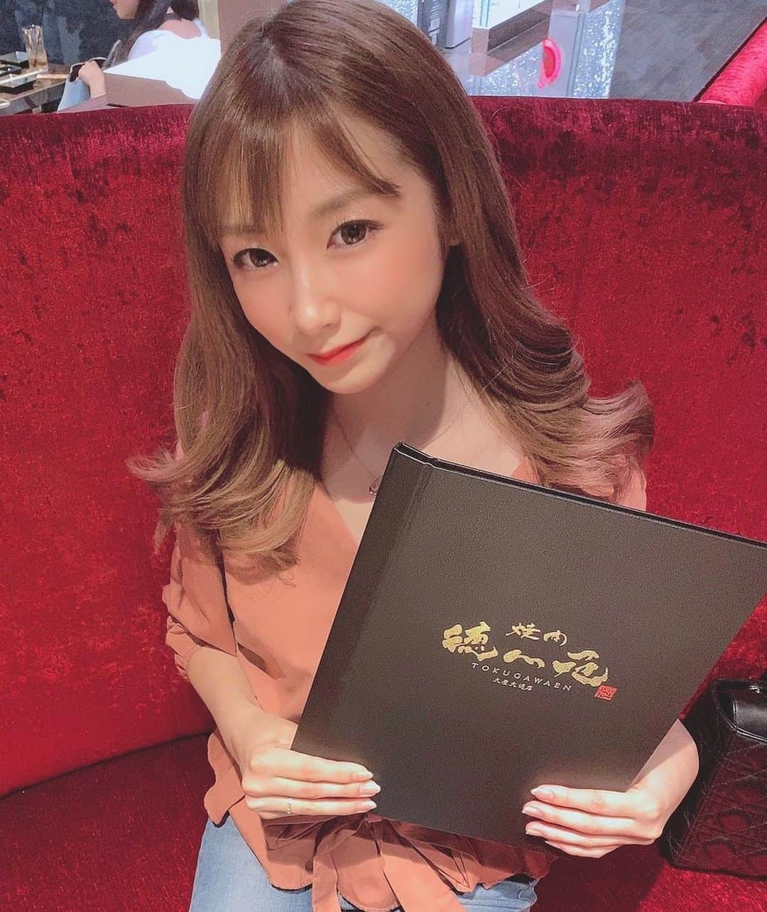 のあのインスタグラム：「. 徳川苑のレセプションに行ってきました💗  店内も綺麗で焼肉も美味しかったです🥺✨  次は誰か一緒にいきましょ🥰  . #徳川苑 #mlh #salon de GOLD #焼肉 #久屋大通公園 #レイヤード久屋大通パーク #久屋大通ランチ #dinner #栄 #名古屋焼肉 #栄焼肉」