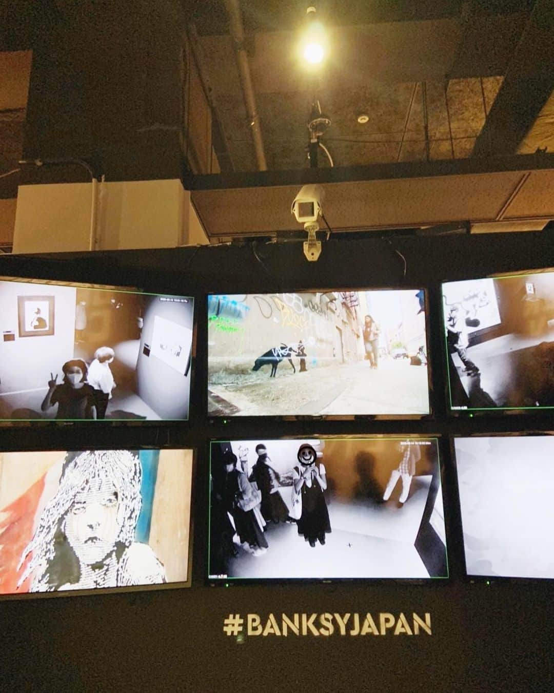 金井美樹 さんのインスタグラム写真 - (金井美樹 Instagram)「見て動いて感じてみる📹 ﻿ #バンクシー展 #banksyjapan #banksy﻿ #おわかりいただけただろうか #映りたがり 🤷‍♀️」9月15日 21時51分 - kanaimikitea