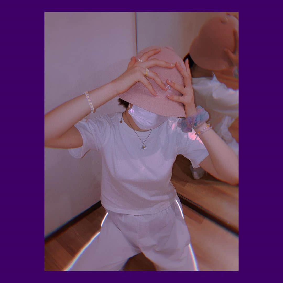 綾瀬志希さんのインスタグラム写真 - (綾瀬志希Instagram)「これからもよろしくな🌈🍬🌼🌸🌹🌹🦄🍦🍭🧁😽🌹🌈」9月15日 21時53分 - shikinobu