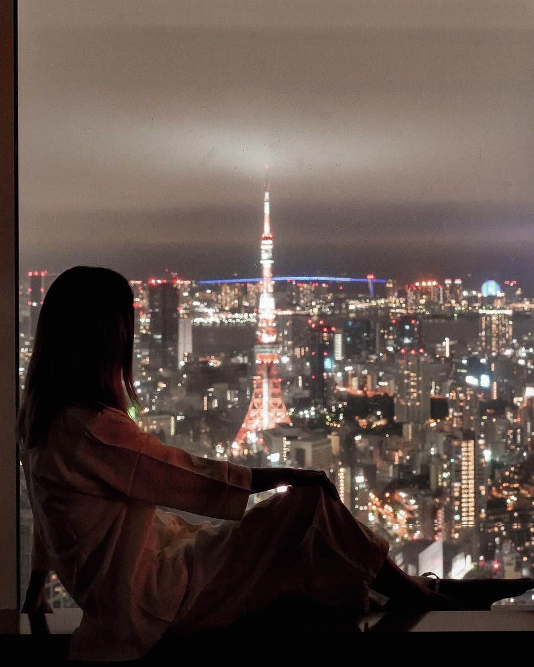 Manamiさんのインスタグラム写真 - (ManamiInstagram)「🌃🗼🌃 🌙 🌃 また1と2が選べないやつ🤔 お部屋からの景色にうっとりでした🥴💫  kidsナイトサファリとっても可愛かった😚⛺️💕 都会にいながらアドベンチャーというコンセプト めっちゃ素敵よね🥺✨✨✨  また泊まりに行きたいなぁ❤️ Thank you @ritzcarltontokyo  #ritzcarltontokyo #リッツカールトン東京 #pr」9月15日 22時04分 - manashika