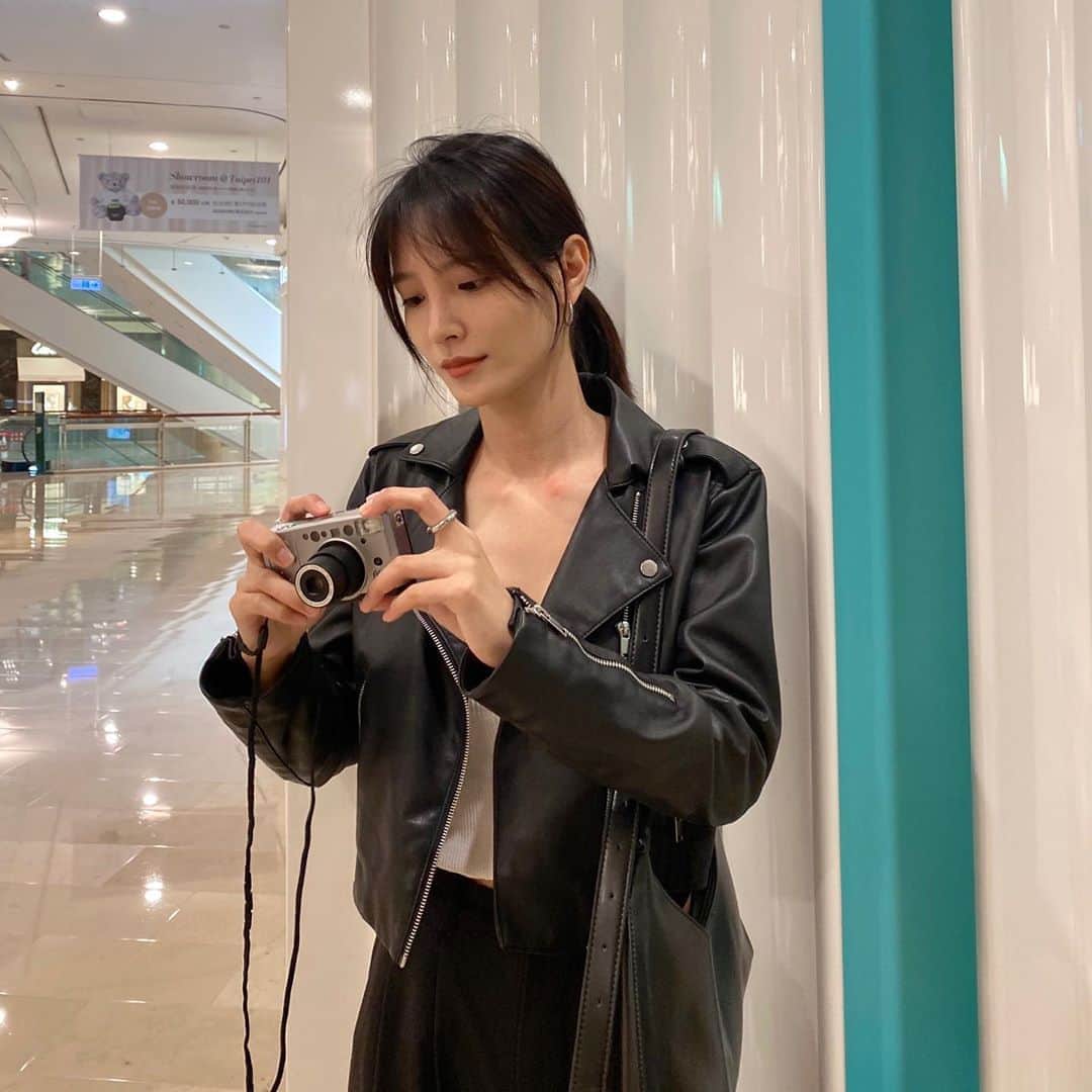 吳子霏（Ellen Wu）のインスタグラム：「📸  今天有兩件重要的事情 敬請期待🤍  P.s: #週日晚上九點 #HBO獵夢特工第六集」