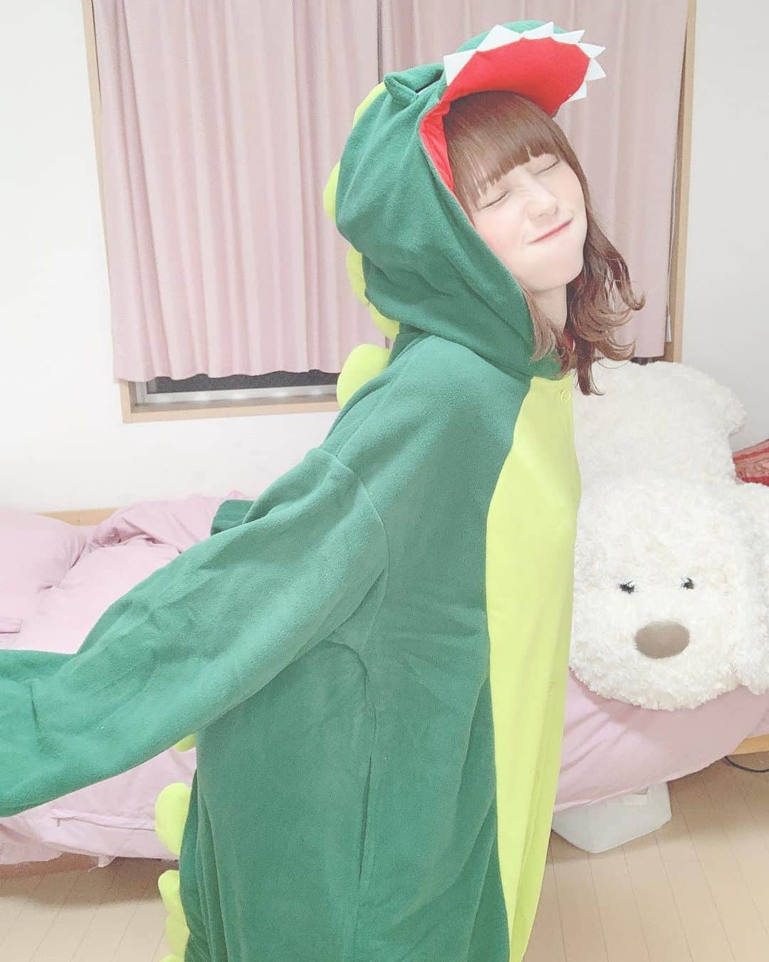 葉月沙耶さんのインスタグラム写真 - (葉月沙耶Instagram)「恐竜になりました⋆͛🦖⋆͛  ガオーーー食べちゃうぞ૮₍´｡• ᵕ •｡`₎ა♡♡  #恐竜 #恐竜博物館 #恐竜グッズ #コスプレ #コスプレイヤー #コスプレ女子 #コスプレ撮影 #ナチュラルメイク #被り物 #被り物シリーズ #着ぐるみ #着ぐるみパジャマ #cosplay #cosplayer #cosplaygirl #คอสเพลย์ #คอสเพลย #코스프레 #코스프레모델 #角色扮演」9月15日 22時20分 - sayapon_310