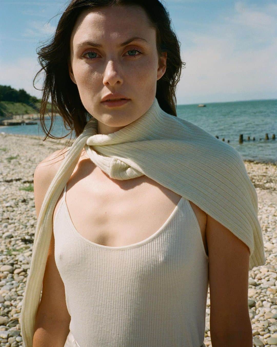 のインスタグラム：「Tis the season to layer your lightweight cashmere!!  #jporganic #organicbyjohnpatrick #cashmere #lightweightcashmere #cashmerecamisole #whitecashmere #whitesweater #sweateratthebeach」