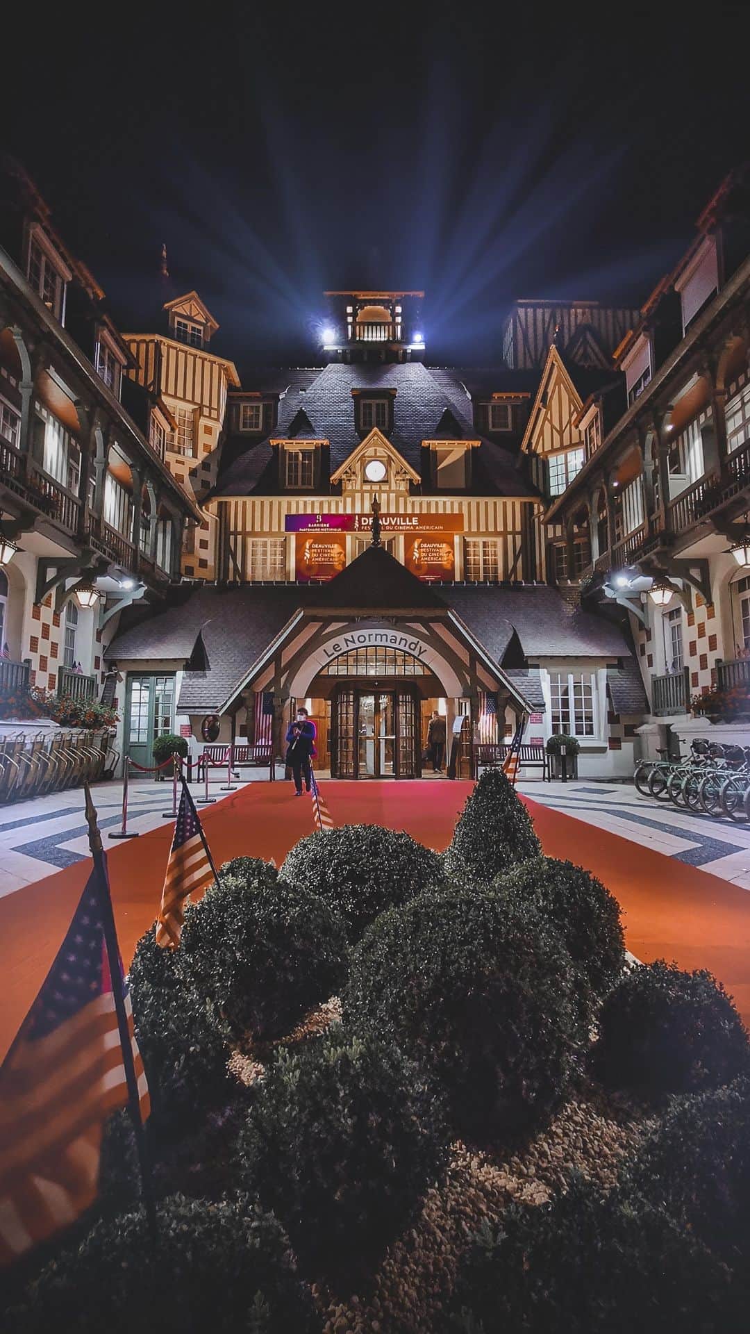 nathparisのインスタグラム：「LE NORMANDY ✨... . Le week-end dernier j’ai eu la chance de participer à la clôture du Festival du cinéma américain 🎬 C’est toujours un bonheur de séjourner au Normandy et de passer un agréable moment à Deauville 💛 . Last weekend I had the chance to participate in the closing of the American Film Festival 🎬 It is always a pleasure to stay at Normandy and have a good time in Deauville 💛 . #normandy #normandie @deauvilleofficial @hotels.barriere @lenormandy.barriere @chanel.beauty @deauvilleus」