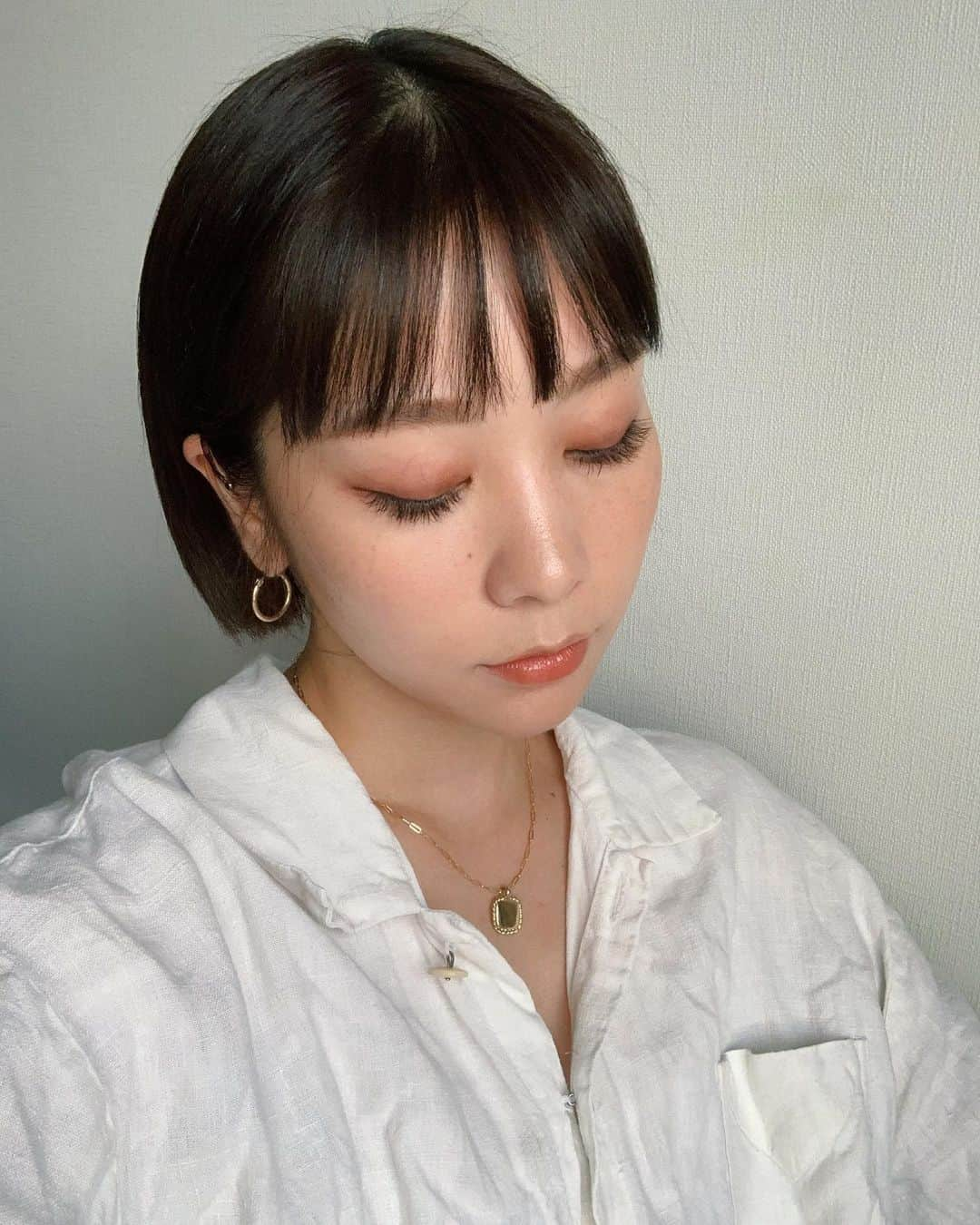 久恒美菜さんのインスタグラム写真 - (久恒美菜Instagram)「気付いたら9月🌕 まだまだ暑いけど、メイクだけでも少し秋を意識して大好きな秋を待ってます。  いくつも持ってるスパークリングジェム、 ローズ系の色味にピンクパールがかわいくてお気にいり🥀  使用コスメ SPARKRING GEM：twin soul18	 LASTING EYEBROW PENCIL：PINK BROWN 01  #dazzshop #dazzshopメイク #メイクアップ #アイメイク #mimicomake #pr @dazzshop_official」9月15日 22時35分 - _mimico_