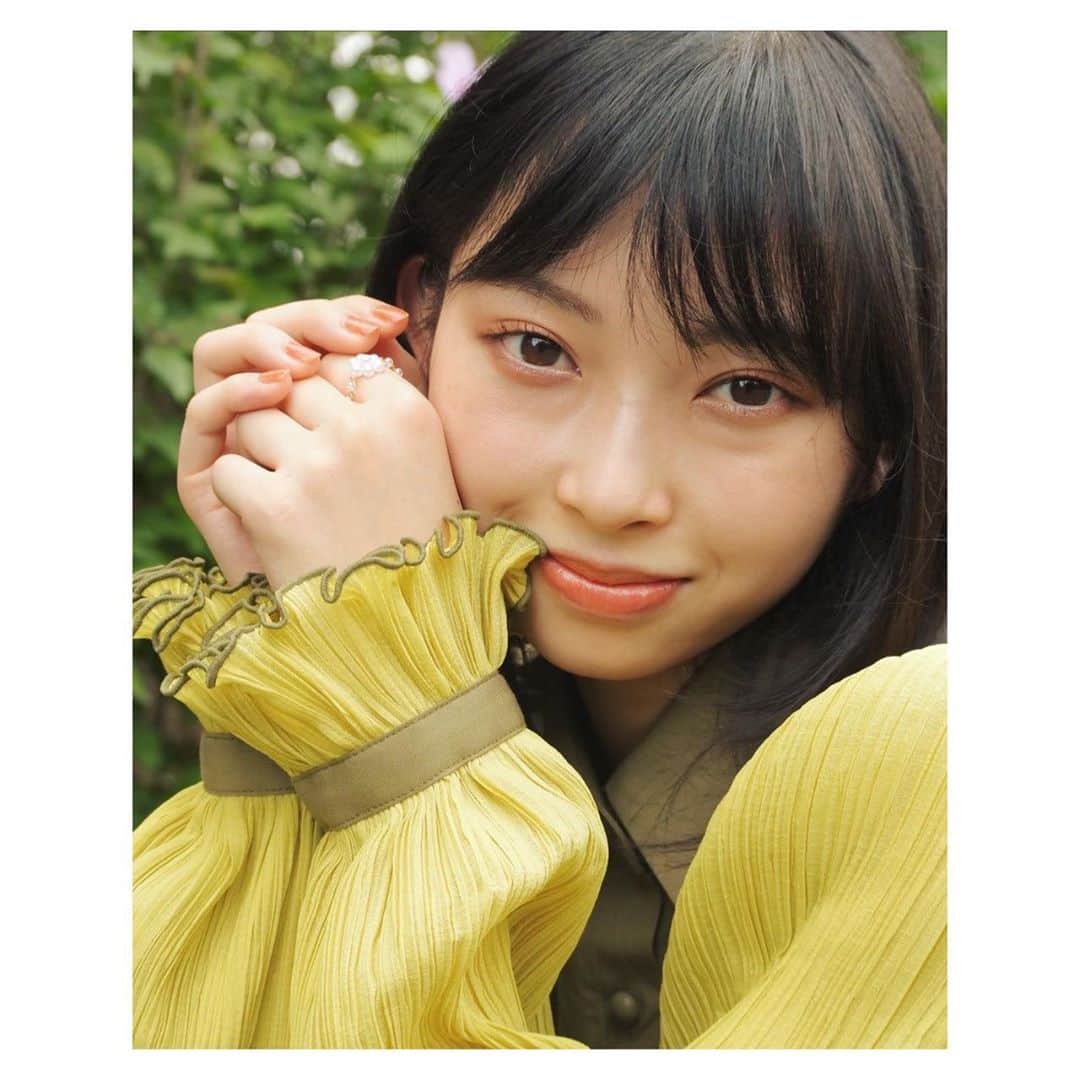 辻野かなみのインスタグラム：「❤︎﻿ ﻿ 💎コスメ﻿ ﻿ すっごくときめいた💘チークをご紹介🥰﻿ ﻿ ﻿ ３枚目の写真﻿ ﻿ 左……ADDICTION﻿ 青みピンク💙💗﻿ 肌が明るくなって透明感がupする感じがするよ！﻿ ピンク系や可愛いメイクをする時に使います☺️﻿ ﻿  真ん中……ADDICTION﻿ オレンジ🧡﻿ ゴールドのラメが入っているので！ オレンジだけど肌がくすんで見えないんです✨﻿ キラキラしてとっても可愛いいです💠﻿ 誰かに貸すとみんな可愛いって言ってくれます☺️﻿ 私の姉も気に入ったみたいで同じやつ買ってました👍🏻﻿ ﻿  右……M・A・C﻿ 赤茶❤️🤎？かな？ 茶色ベースだけど、赤み？オレンジみ？もほんのりあるので！﻿ 大人っぽいけど血色も良くみえる優れもの💓﻿ 最近、買ったばかりのNEWチークなんですが！﻿ 探してた色味にやっと出会えて最高に幸せな気分です🎶﻿ 本当にめちゃくちゃ可愛い色味！﻿ 洋服とかに合わせて、大人っぽい雰囲気にしたいなって思う時に使います☺️﻿ ﻿ ﻿ ﻿ #コスメ #COSME ﻿ #myカメラ　#ミラーレス一眼 #instagood #instalike #followme」
