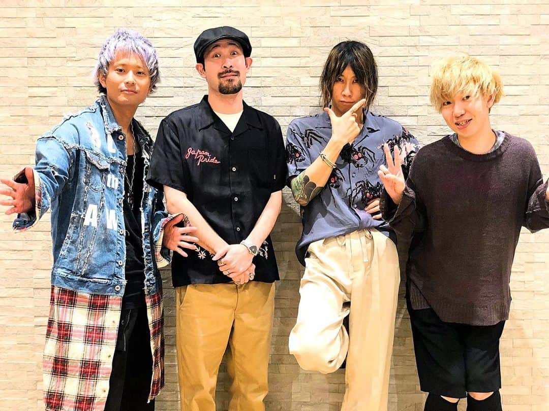 藤原広明のインスタグラム：「New Single『突破口 / 自慢になりたい』から「自慢になりたい」先行配信します。この後24時からです。いい曲です。よろしくお願いします😘😘😘😘」