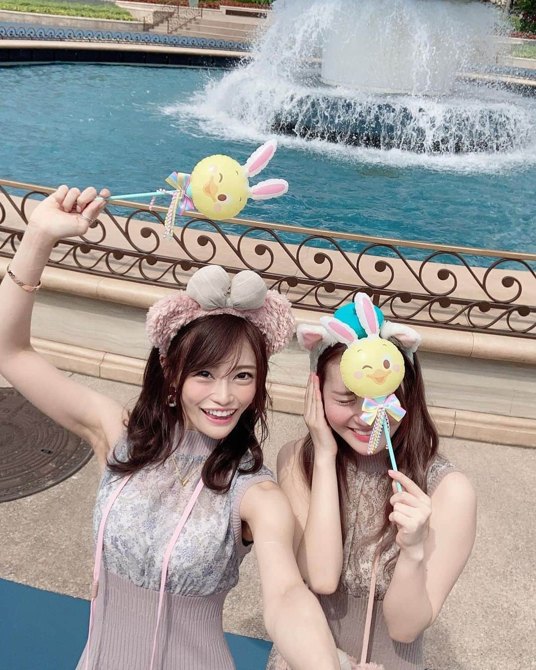 七瀬ひなさんのインスタグラム写真 - (七瀬ひなInstagram)「さりなたんと双子ディズニーしてきたっ👯‍♀️💓 楽しすぎたよおおお😇💭 お洋服もお気に入りっ！！！ つぎは、双子ユニバするよん(*´ω`*)💖 それまでにお泊まり会もするんじゃああ🥰 ディズニーで載せたいの沢山あるけん、まだまだ載せてくねん🐣💕  #黒川さりな #七海ひな #AV女優 #セクシー女優 #ディズニー #ディズニーシー #双子コーデ #お泊まり会 #双子ユニバ」9月15日 22時56分 - piyo0717