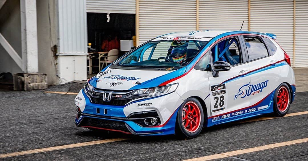 mistbahnさんのインスタグラム写真 - (mistbahnInstagram)「_ Dorago CORSE ★ セナルト Honda GK5 FIT (JAZZ) _ Shot on May-24 2020 "HONDA VTEC ONE MAKE RACE 2020 Rd.2" organized by @zerofighterautocustom at Okayama International Circuit _ driver: @simonomai car: @dragocorse_official photo: @mistbahn _ _ JP) 2020年5月24日 岡山国際サーキット、ゼロファイターさん( @zerofighterautocustom )主催「HONDA VTEC ONE MAKE RACE 2020 Rd.2」。 _ _ #hondavteconemakerace #ホンダvtecワンメイクレース #zerofighterautocustom #okayamainternationalcircuit #岡山国際サーキット #dragocorse #ドラゴコルセ #セナルト #sennard #simonomai #下野麻衣 #fit #hondafit #ホンダフィット #フィット #jazz #hondajazz #honda #gk5 #gkfit #vtec #hondafitrs #fitrs #fit15challengecup #鈴鹿クラブマンレース #l15b #l13b #timeattack #timeattackjapan #hondasontrack」9月15日 22時57分 - mistbahn