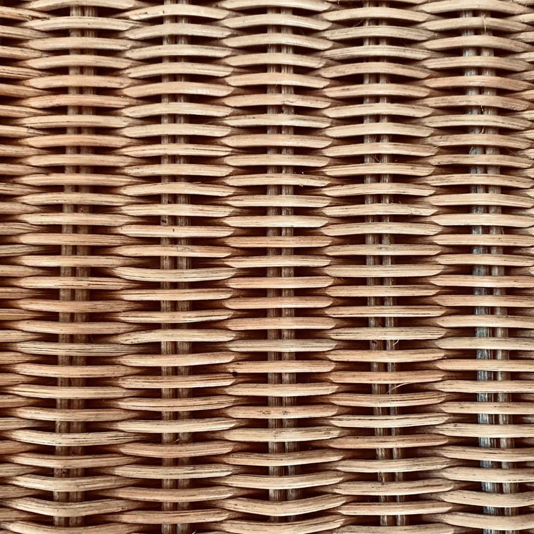 ベックスロックスのインスタグラム：「The art of Rattan making.⠀⠀⠀⠀⠀⠀⠀⠀⠀ ⠀⠀⠀⠀⠀⠀⠀⠀⠀ This week we’ve working on our private label consultancies, designing, developing and producing Interiors.  Rather like jewellery it requires the art of slow, understanding the process to truly appreciate the final handmade product. ⠀⠀⠀⠀⠀⠀⠀⠀⠀ ⠀⠀⠀⠀⠀⠀⠀⠀⠀ • Rattan is one of the fastest growing natural materials, regenerating over 5-7 years ⠀⠀⠀⠀⠀⠀⠀⠀⠀ • 80% of the worlds rattan resources grow in Indonesia making Indonesians the most skilled makers of this natural material. ⠀⠀⠀⠀⠀⠀⠀⠀⠀ • It’s strong, bendable, durable, and transform CO2 into clean, fresh air.⠀⠀⠀⠀⠀⠀⠀⠀⠀ ⠀⠀⠀⠀⠀⠀⠀⠀⠀ Sustainable living, sustainable design, sustainable materials.⠀⠀⠀⠀⠀⠀⠀⠀⠀ ⠀⠀⠀⠀⠀⠀⠀⠀⠀ #rattan⠀⠀⠀⠀⠀⠀⠀⠀⠀ #handmade⠀⠀⠀⠀⠀⠀⠀⠀⠀ #homeinteriors⠀⠀⠀⠀⠀⠀⠀⠀⠀ #sustainabledesign #sustainableliving」