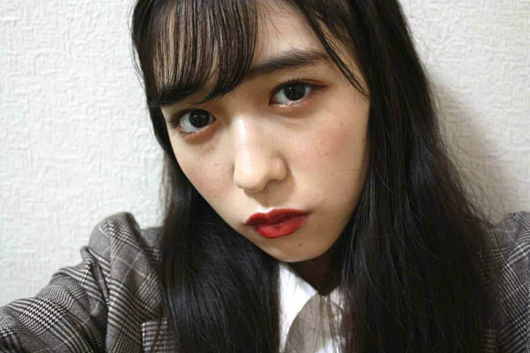 小泉遥香のインスタグラム：「借り物のカメラで自撮り大会をしたので盛れたやつだけおすそ分け🤭  服装もだんだん秋っぽくなってきました🎃🌰  #Instaharum #カメラ #おはるカメラ #自撮り #アイドル #私服 #秋服 #超とき宣 #おはる #小泉遥香 #instafashion #followme」