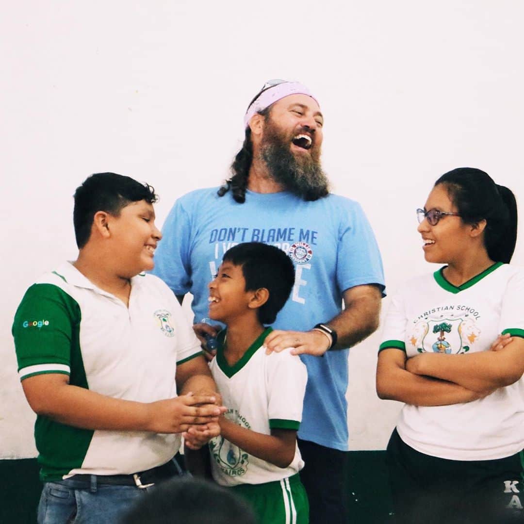 コリー・ロバートソンのインスタグラム：「Please read! Love for our neighbor and generosity always wins the day!!!  These are some sweet throwback pics, we aren’t getting to be surrounded by these cuties in this time. Like us, these countries were hit hard by Covid, but also like our kids, children all over the world are starting back to school even if it looks a little different this year.   I think we’ve all seen through this, just how important school is for our children, they need it, we need it! Sometimes you don’t realize how important something is until it’s taken away.   There are millions of kids around the world that don’t get to go to school, not because 2020 is crazy, or a global pandemic, but because of poverty. Simply because their parents can’t afford the uniform and books required to go, and many sadly can’t go because they have to work instead to help their family survive.   So that’s what this Family Empowerment Day is all about, giving a child the opportunity to go to school!! To learn math and play at P.E., to understand history and discover what they want to be when they grow up...to be a kid!   Here’s how you can help: go to the link in my bio and sign up for “The Circle” for $25 a month. I know money is tight for everyone right now, there is a lot of uncertainty in the world, but by doing this, you can be certain of one thing, you’ll be a part of changing a child’s life forever and ending the chain of poverty for a family. Nothing better!!」