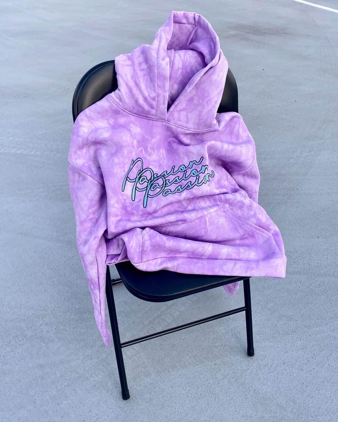 LOCAL HEROESさんのインスタグラム写真 - (LOCAL HEROESInstagram)「Pretty in purple 🤡  NEW Passion tie dye hoodie」9月15日 23時16分 - localheroes