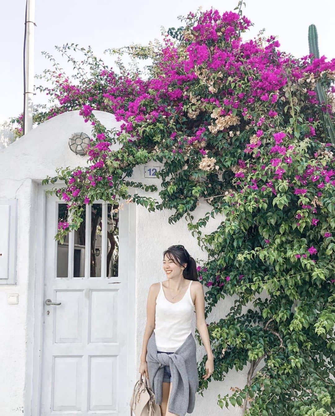 のインスタグラム：「いつかやってみたい #世界一周 🌍 #🇬🇷 #🌷 #greece #mykonos #santorini #ギリシャ #ミコノス島 #サントリーニ島 #travelphotography」