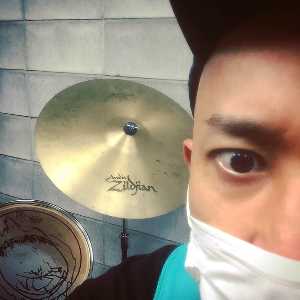 大岡源一郎のインスタグラム：「School !!! . #ファンクからのロックからのしないと」